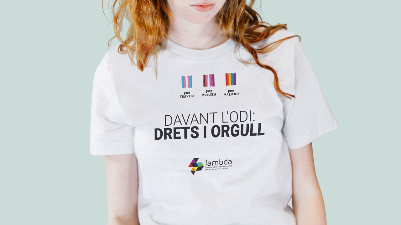 Model amb samarreta Orgull LGTBI+ 2022